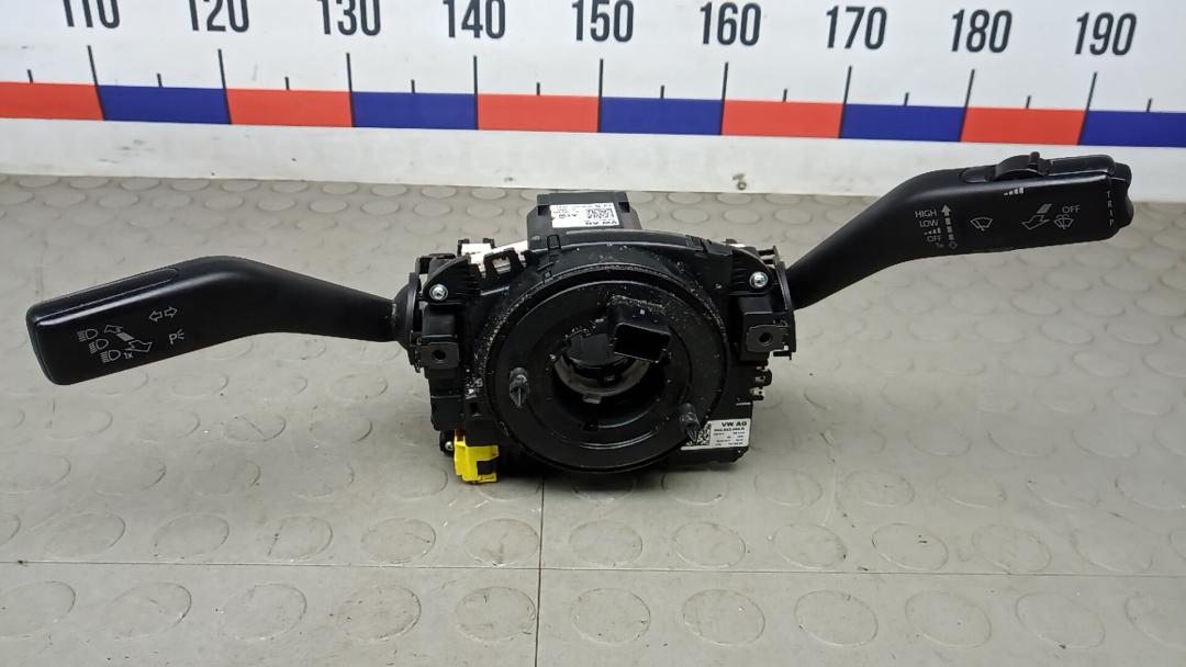 переключатель подрулевой Volkswagen Passat B7 2011, 1.6 л., дизель, МКПП, седан - фото №1