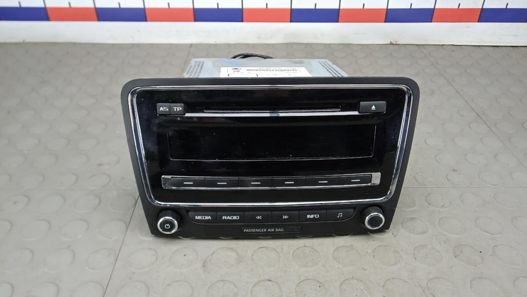 магнитола Skoda Superb 3 поколение 2015, 1.6 л., дизель, МКПП, хетчбэк 5 дв., 3T0035161K - фото №1