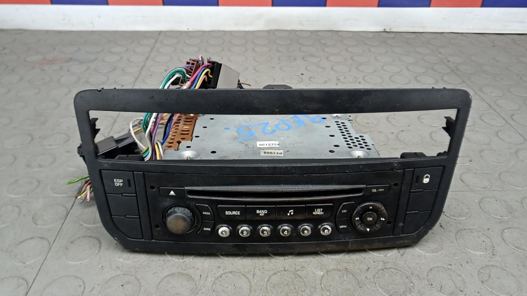 магнитола Citroen C5 2 поколение 2010, 2.0 л., дизель, МКПП, седан - фото №1