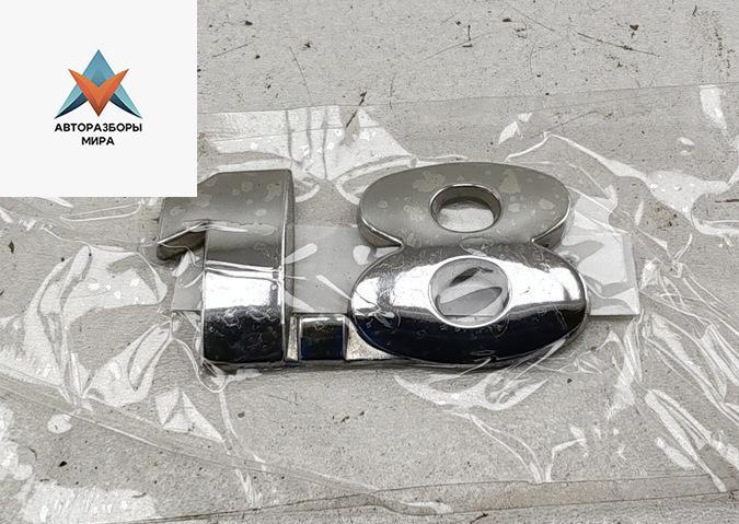 эмблема Volkswagen Passat B5 1998, 1.8 л., бензин, МКПП, зелёный, универсал, 1.8 - фото №1