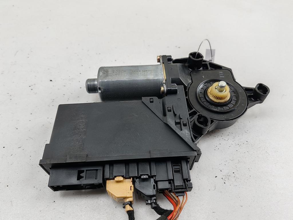 моторчик стеклоподъемника задний правый Audi A4 B6 2001, 2.5 л., дизель, МКПП, чёрный, универсал, 8E0959802A
