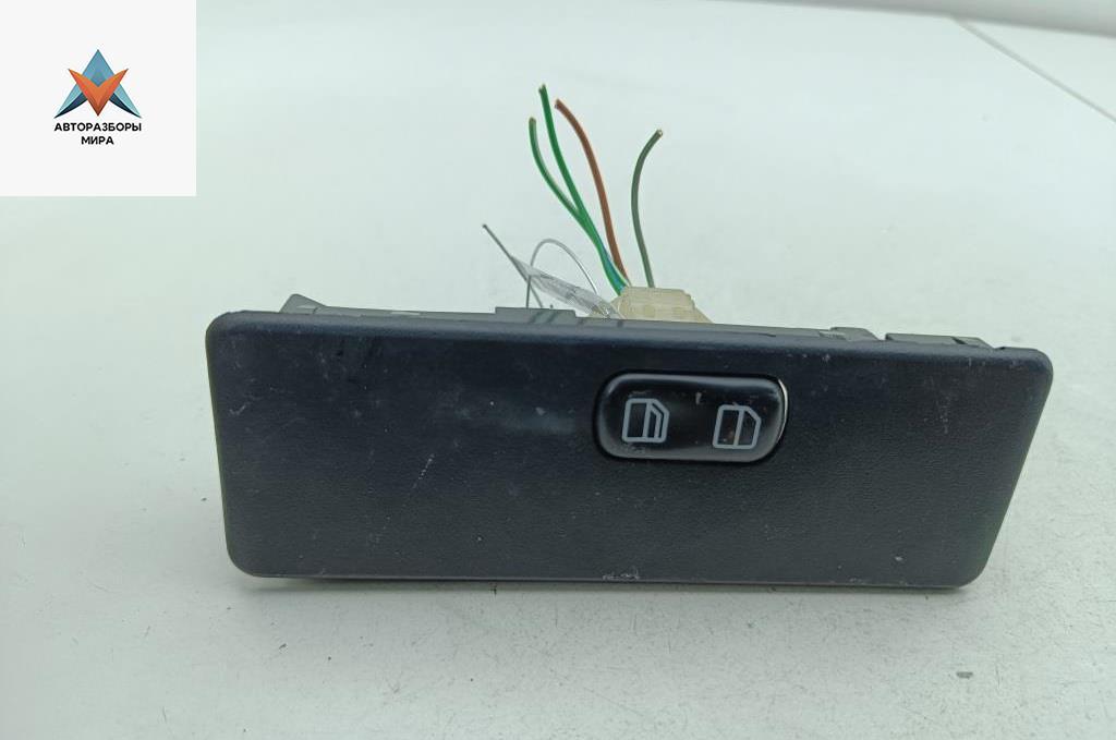 кнопка стеклоподъемника переднего правого Mercedes-Benz Vito-1 W638 2001, 2.2 л., дизель, МКПП, чёрный, микроавтобус - фото №1