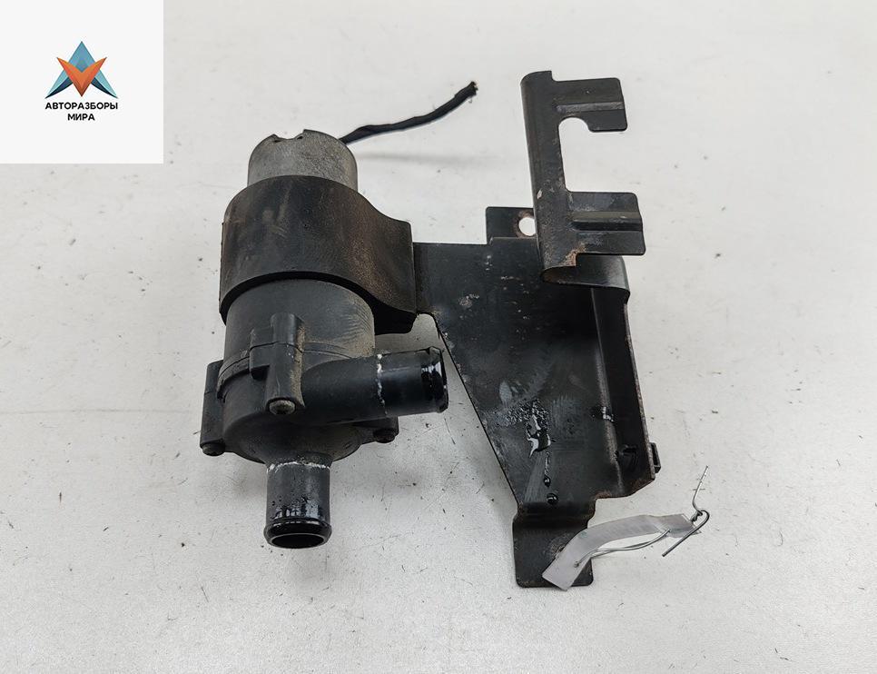 Насос водяной дополнительный Mercedes-Benz Vito-1 W638 2001, 2.2 л., дизель, 0018351364 - фото №1