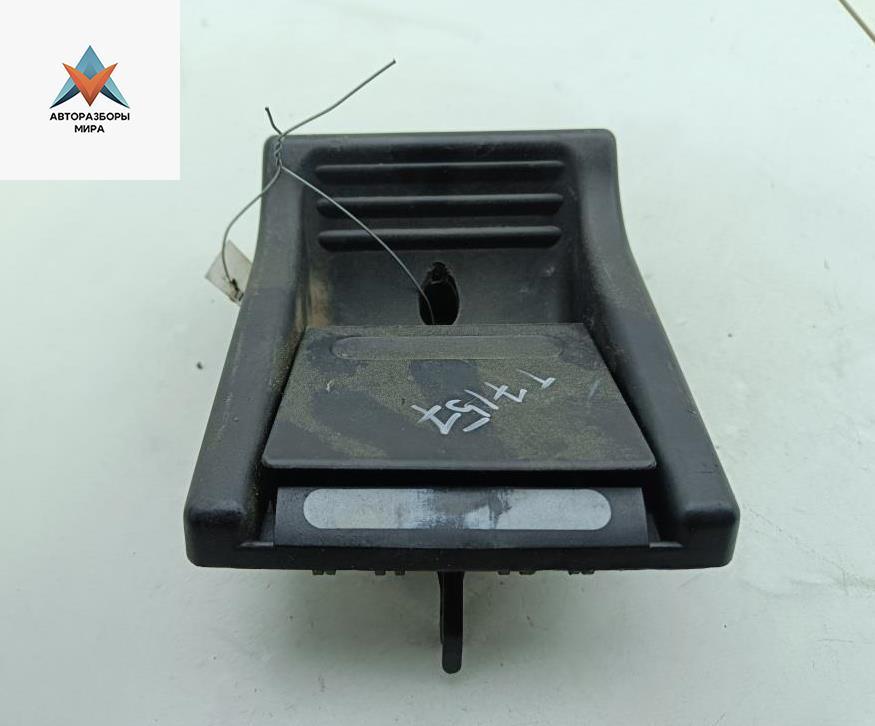 ручка внутренняя задняя правая Volkswagen LT 2 поколение 2002, 2.5 л., дизель, МКПП, красный, микроавтобус, 9017601361 - фото №1