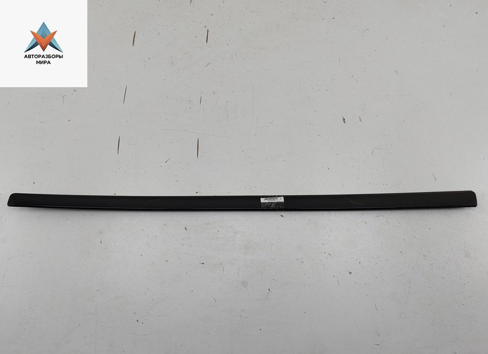 молдинг двери передней левой Audi A4 B6 2001, 2.5 л., дизель, МКПП, чёрный, универсал, 8E0853953 - фото №1