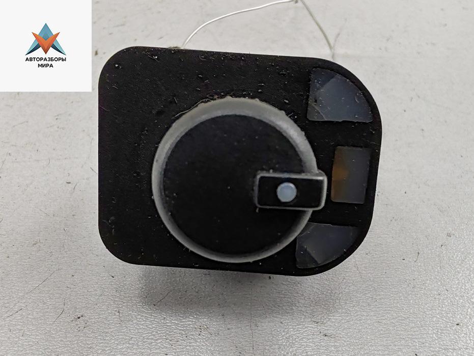 джойстик регулировки зеркал Audi A4 B6 2001, 2.5 л., дизель, МКПП, чёрный, универсал, 8E0959565 - фото №1