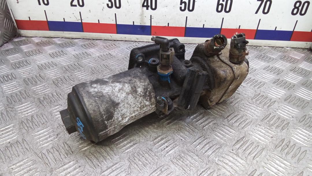 Корпус масляного фильтра дизельный Volkswagen Caddy 3 поколение 2005, 2.0 л., дизель, МКПП, 045115389J, 028117021L - фото №1