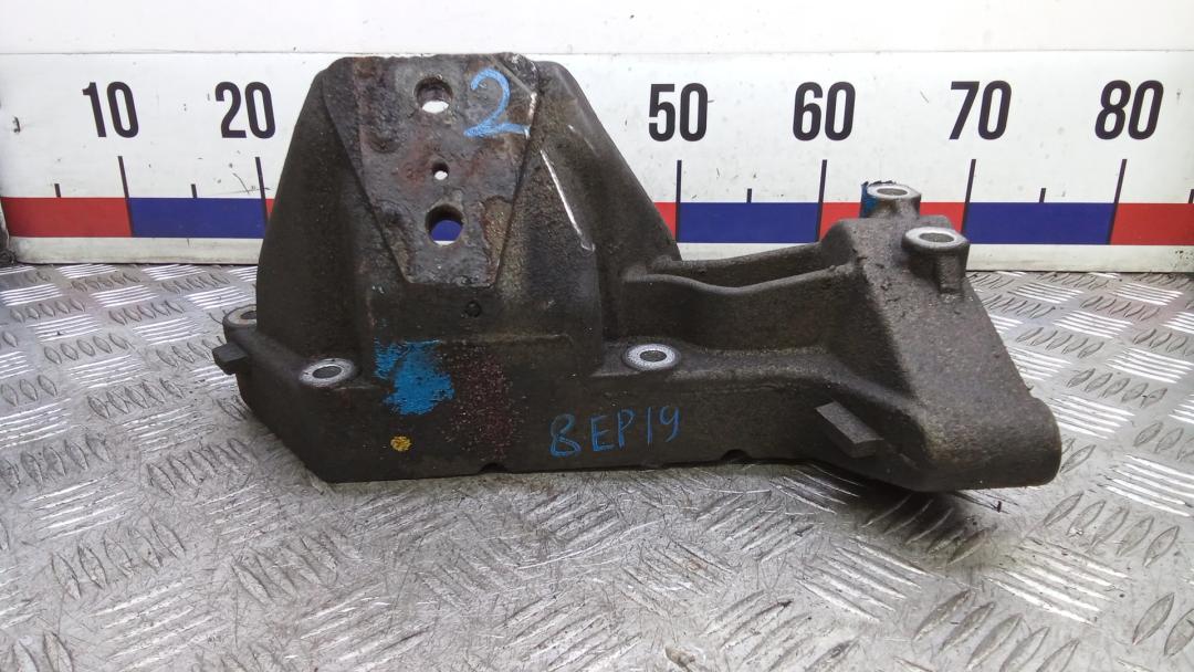 Кронштейн двигателя дизельный IVECO Daily 5 поколение 2013, 2.3 л., дизель, робот, микроавтобус - фото №1