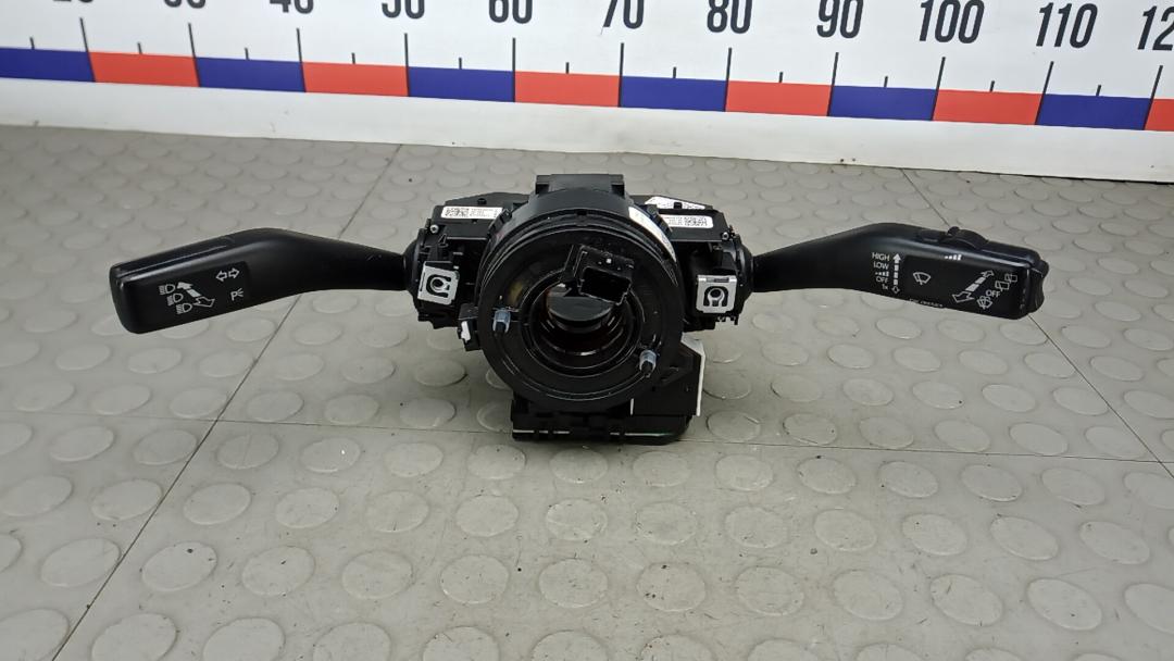 переключатель подрулевой Volkswagen Golf 6 поколение 2011, 2.0 л., дизель, МКПП, хетчбэк 5 дв. - фото №1