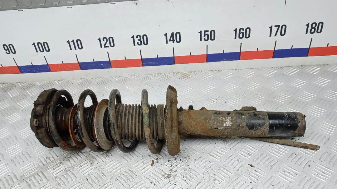 Стойка Volkswagen Passat B7 2011, 1.6 л., дизель, МКПП, седан - фото №1