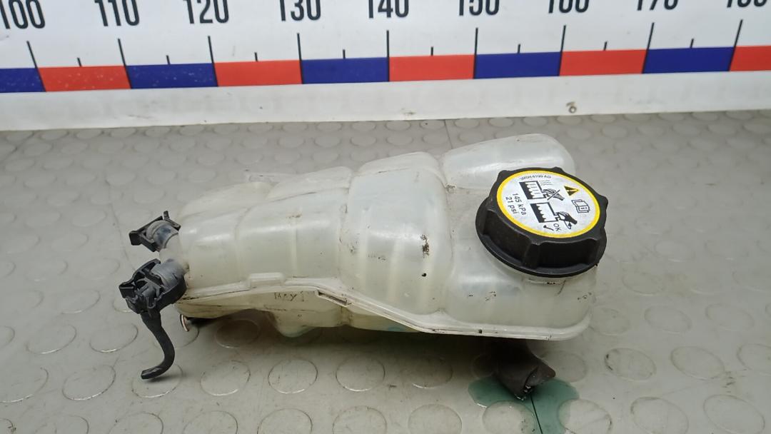 бачок расширительный Volvo V40 2 поколение 2013, 1.6 л., дизель, МКПП, хетчбэк 5 дв. - фото №1