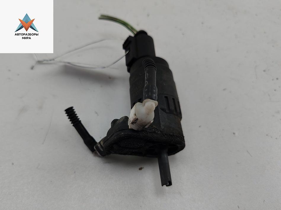 насос (моторчик) омывателя стекла Volkswagen Caddy 3 поколение 2007, красный, фургон, 1K6955651 - фото №1