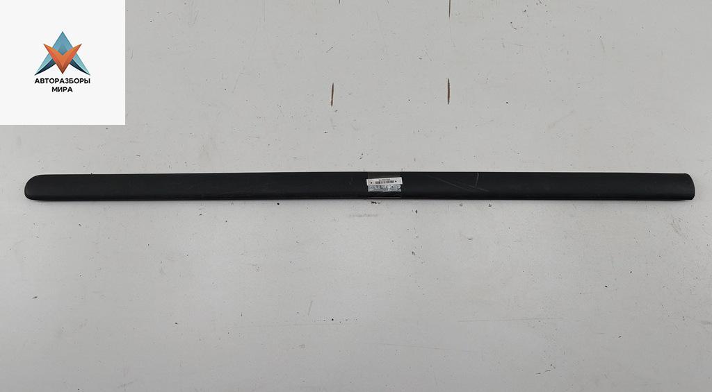 молдинг двери передней левой Volkswagen Caddy 3 поколение 2007, 1.4 л., бензин, МКПП, красный, фургон, 2K0853515 - фото №1