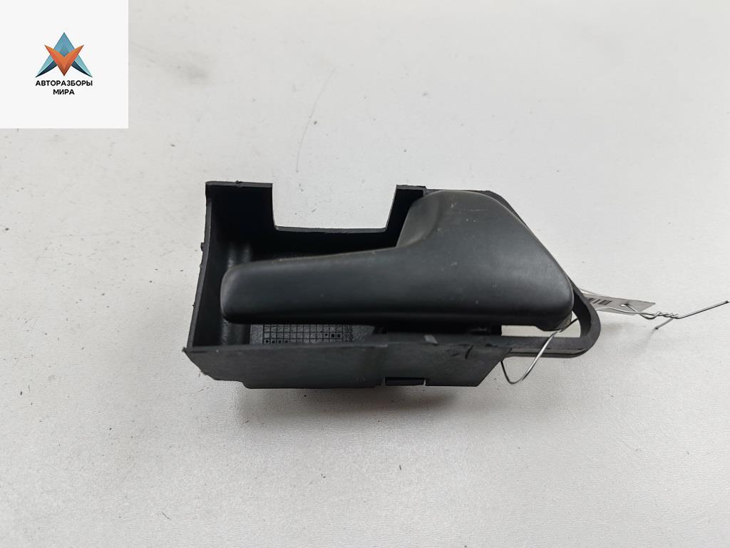 ручка внутренняя передняя правая Volkswagen Golf 3 поколение 1994, 1.8 л., бензин, АКПП, красный, хетчбэк 5 дв., 1H0837142 - фото №1