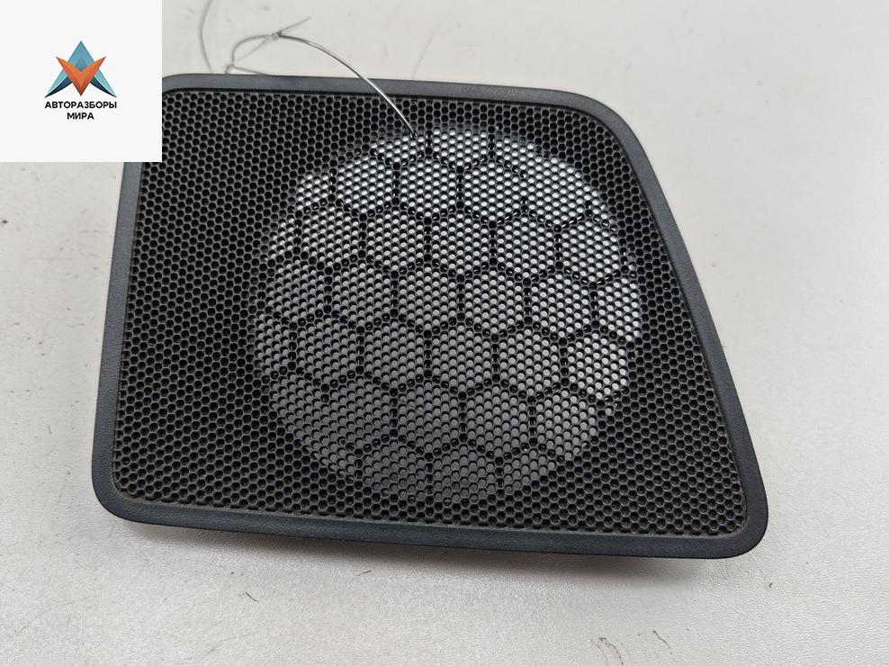 Сетка (решетка) динамика Volkswagen Caddy 3 поколение 2005, 1.9 л., дизель, МКПП, серый, фургон, 2K0858425 - фото №1