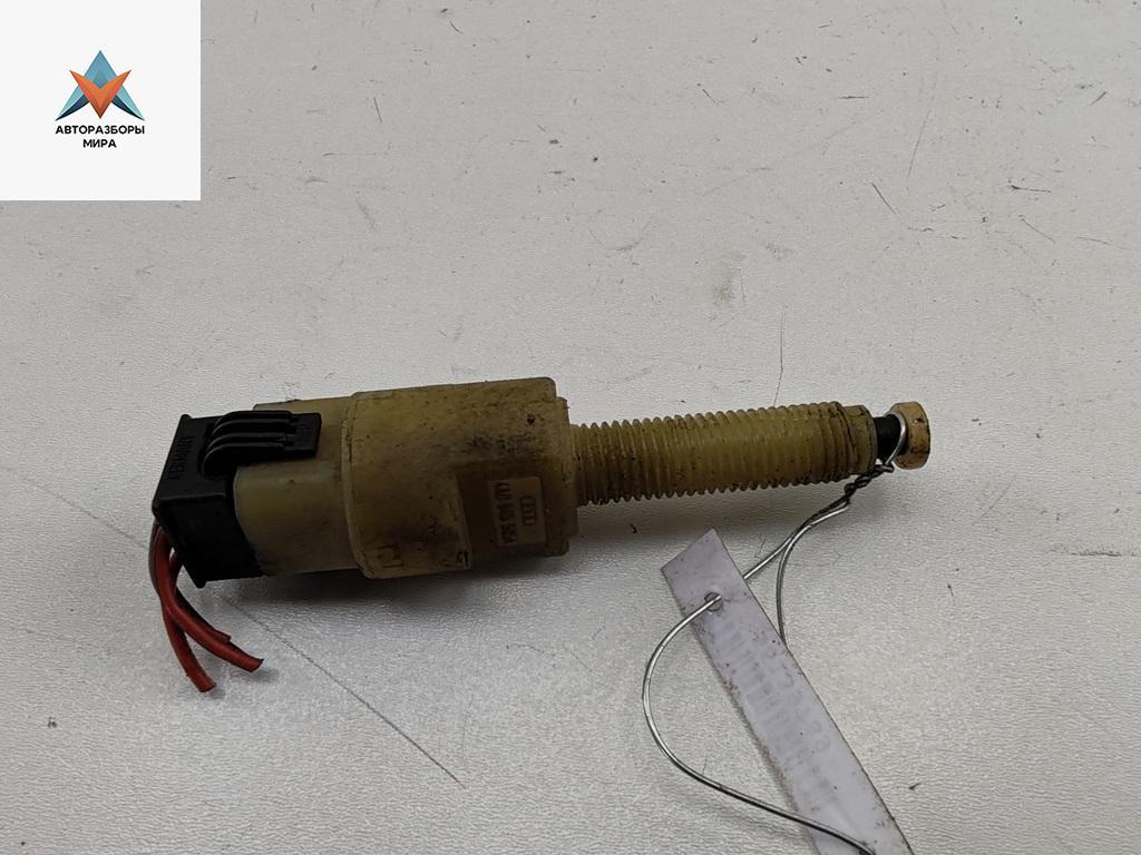 Датчик (включатель) стоп-сигнала Volkswagen Passat B5 1999, 1.8 л., бензин, МКПП, синий, универсал, 4A0945515 - фото №1