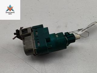 Датчик (включатель) стоп-сигнала Volkswagen Passat B5 [рестайлинг] 2002, 2.0 л., бензин, МКПП, чёрный, универсал, 70485619