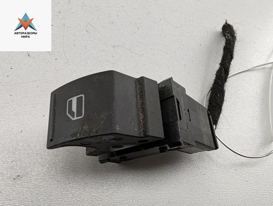 кнопка стеклоподъемника заднего правого Volkswagen Passat B6 2007, 2.0 л., бензин, МКПП, синий, универсал, 7L6959855 - фото №1