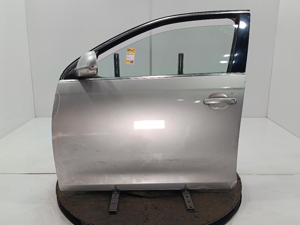 дверь передняя левая Volkswagen Golf 5 поколение 2006, цвет - фото №1