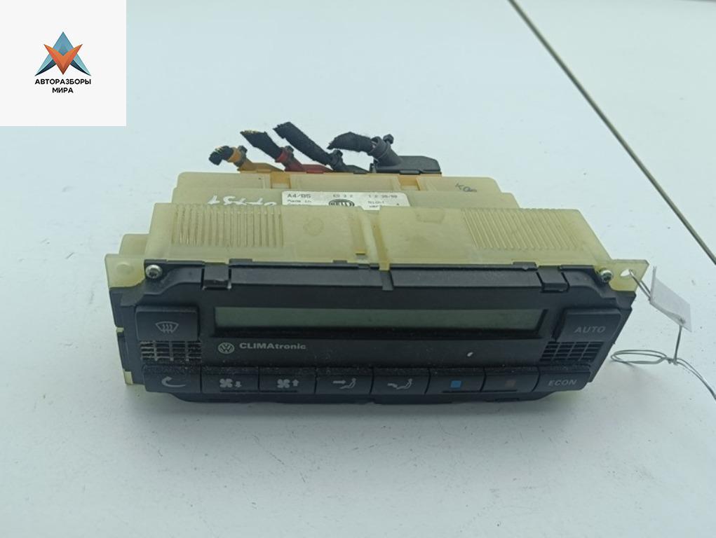 блок управления печки / климат-контроля Volkswagen Passat B5 1998, 1.8 л., бензин, МКПП, синий, универсал, 3B1907044B - фото №1