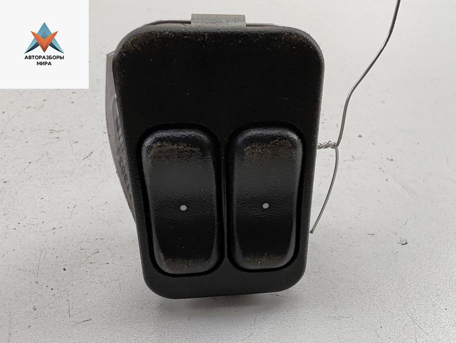 кнопка стеклоподъемника переднего левого Opel Zafira 1 поколение (A) 2001, 2.0 л., дизель, МКПП, серый, минивэн, 13363201 - фото №1