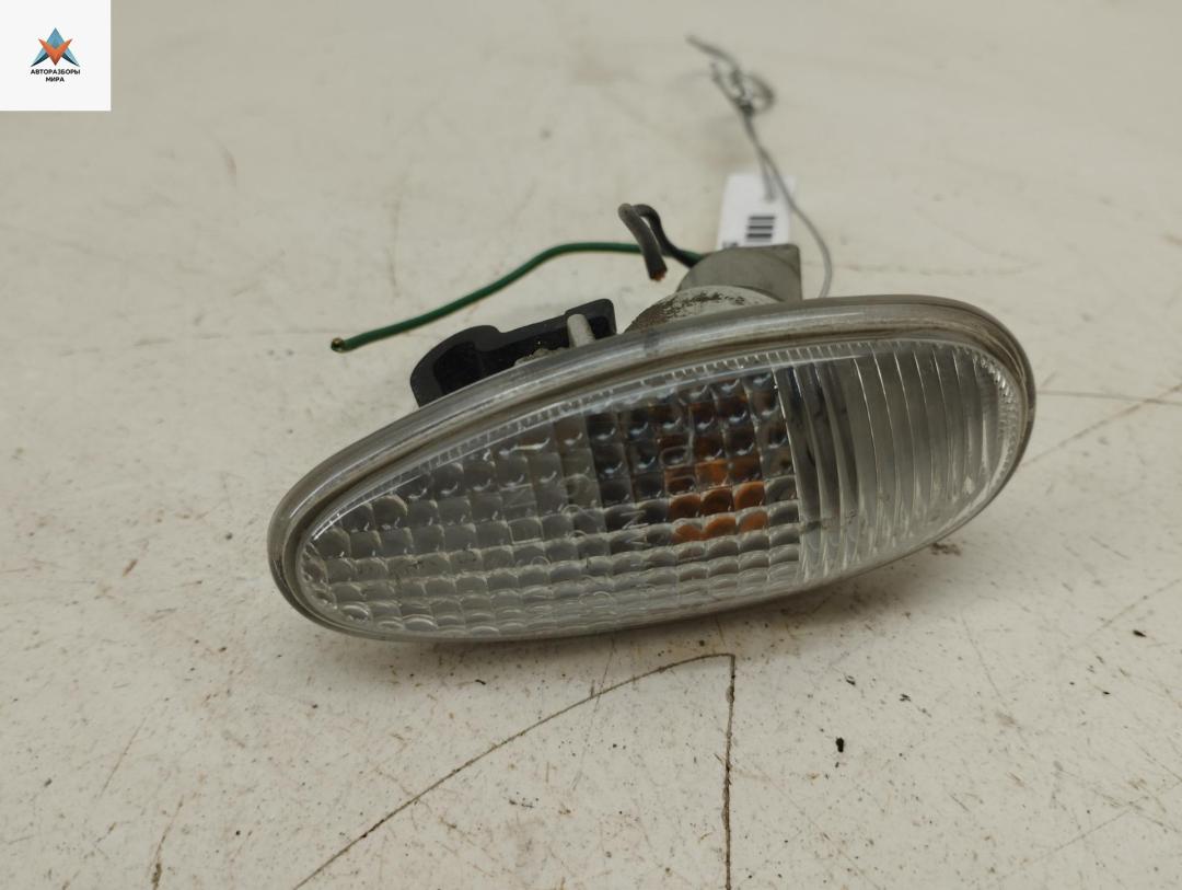 повторитель передний левый Mitsubishi Outlander 1 поколение 2006, 2.0 л., бензин, МКПП, чёрный, внедорожник 5 дв. - фото №1