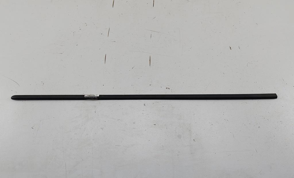 молдинг двери передней правой Volkswagen Passat B6 2009, 2.0 л., дизель, МКПП, синий, универсал, 3C0853516