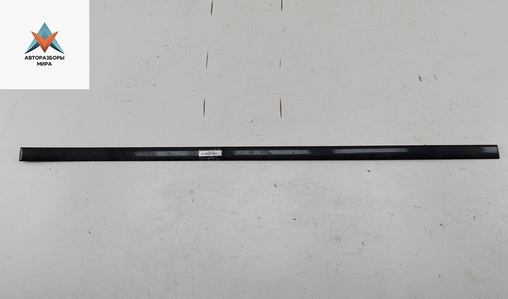 молдинг двери передней левой Audi A6 4B/C5 1999, 2.4 л., бензин, АКПП, чёрный, универсал, 4B0853953A - фото №1