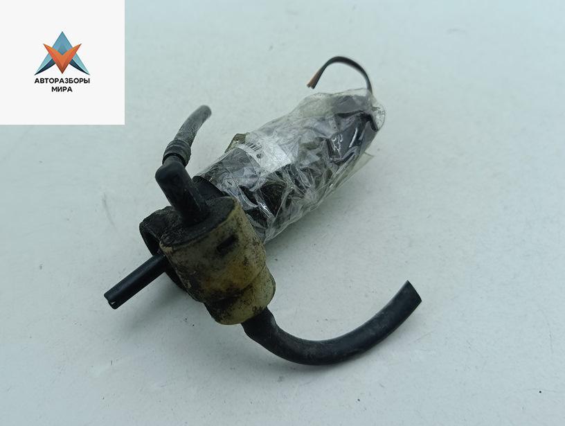 насос (моторчик) омывателя стекла Volkswagen Passat B5 1998, синий, универсал, 1T0955651A - фото №1