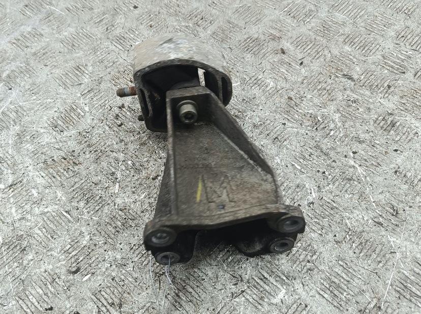 кронштейн КПП Volkswagen Passat B5+ (GP) 2004, 1.9 л., дизель, МКПП, серый, седан, 8D0399113AB