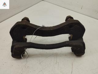 скоба суппорта Mitsubishi Outlander 1 поколение 2006, 2.0 л., бензин, МКПП, чёрный, внедорожник 5 дв.