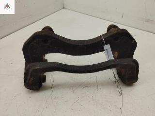 скоба суппорта Mitsubishi Outlander 1 поколение 2006, 2.0 л., бензин, МКПП, чёрный, внедорожник 5 дв.