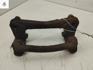 скоба суппорта Mitsubishi Space Wagon 3 поколение (Typ N50) 1999, 2.4 л., бензин, МКПП, серый, минивэн