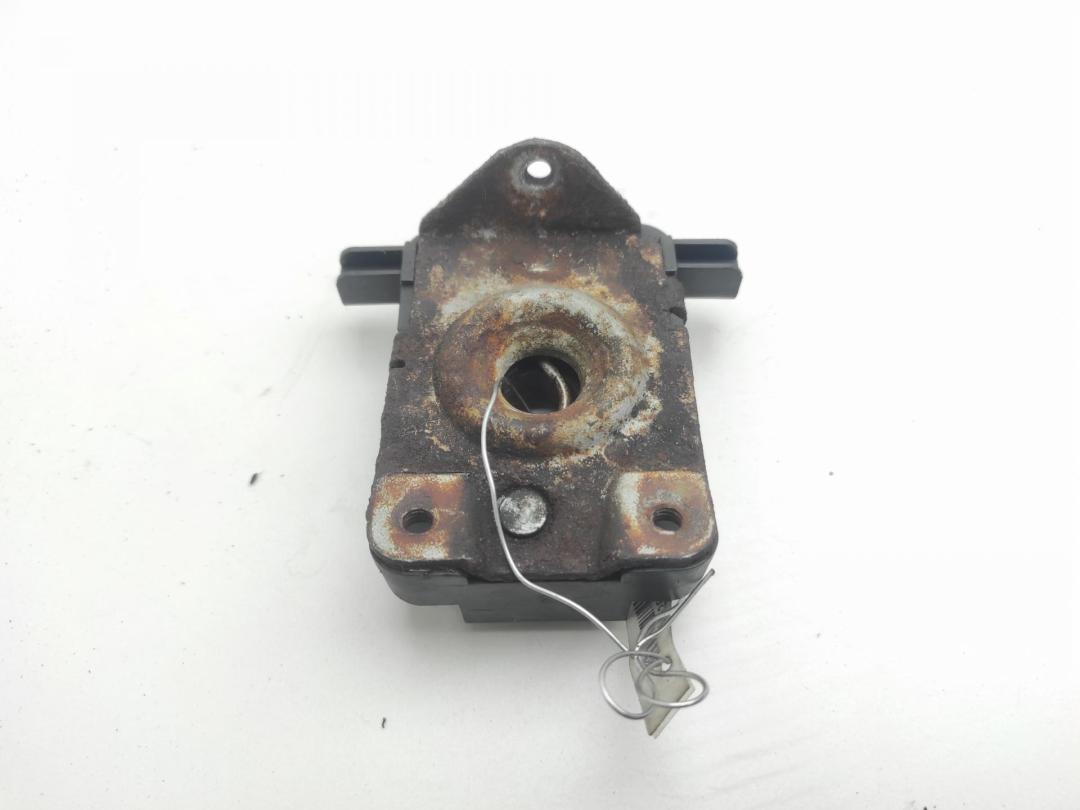 замок капота BMW 3 E46 2000, 2.0 л., дизель, МКПП, серый, седан, 8203859