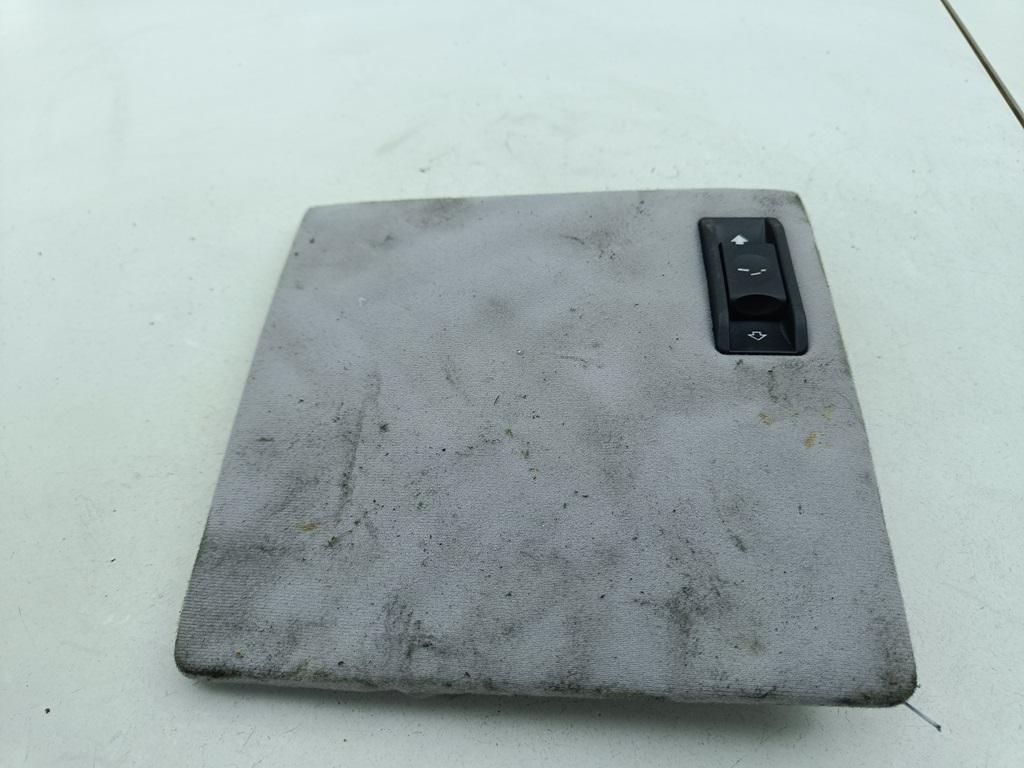 кнопка открывания люка BMW 3 E46 2004, 2.0 л., бензин, МКПП, чёрный, седан, 6907288