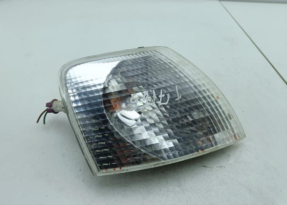 Поворотник (указатель поворота) правый Volkswagen Passat B5 1999, 1.8 л., бензин, МКПП, синий, универсал, 3B0953050C