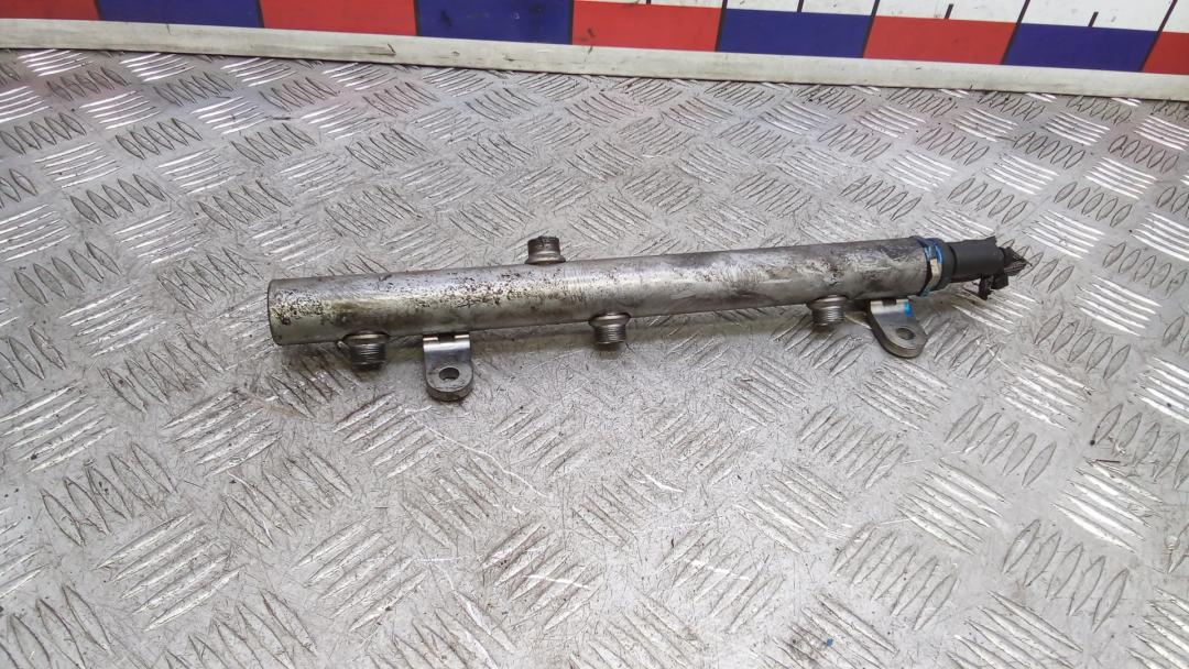 топливная рампа Chrysler 300C 1 поколение 2008, 3.0 л., дизель, АКПП, седан - фото №1