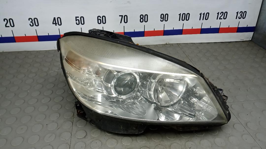 фара правая Mercedes-Benz C-Класс W204/S204 2007, 2.2 л., дизель, МКПП, седан - фото №1