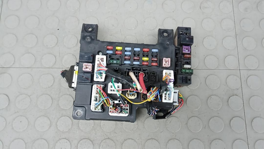 блок предохранителей Subaru Outback 5 поколение 2015, 2.0 л., дизель, МКПП, универсал, 8637A319 - фото №1