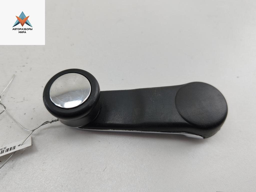 ручка стеклоподъемника Audi 100 4A/C4 1992, 2.3 л., бензин, МКПП, белый, седан - фото №1