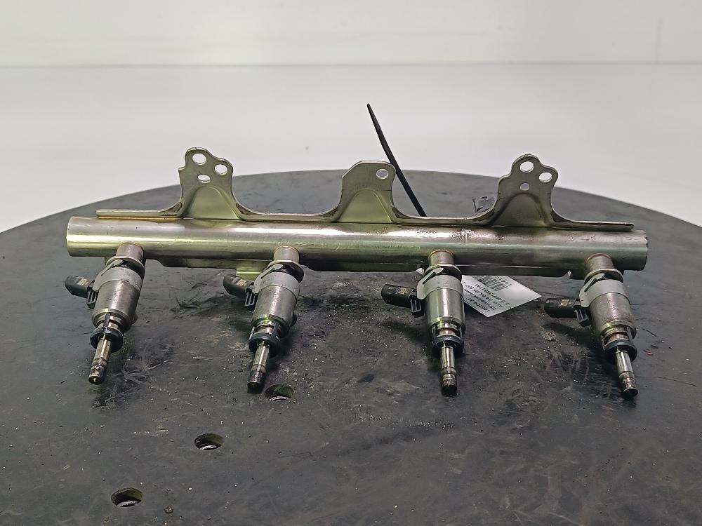 топливная рампа Audi A4 B8/8K 2009, цвет, 06J133317M - фото №1