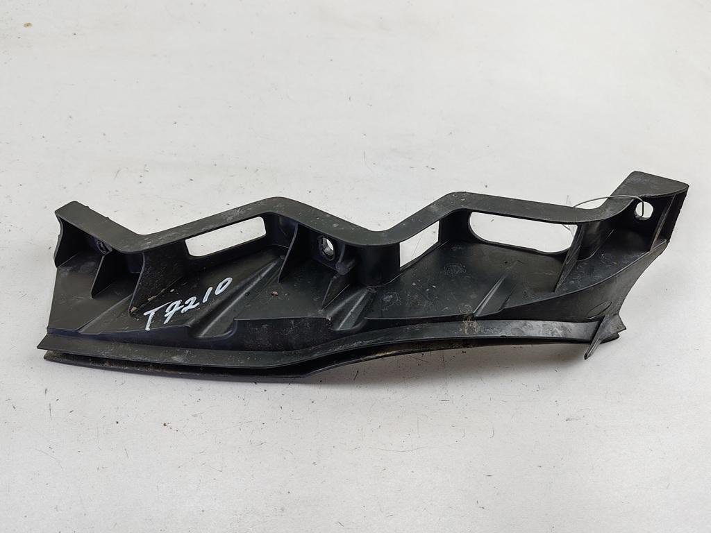 кронштейн переднего бампера Volkswagen Passat B6 2006, 2.0 л., дизель, МКПП, серый, универсал, 3C0807890