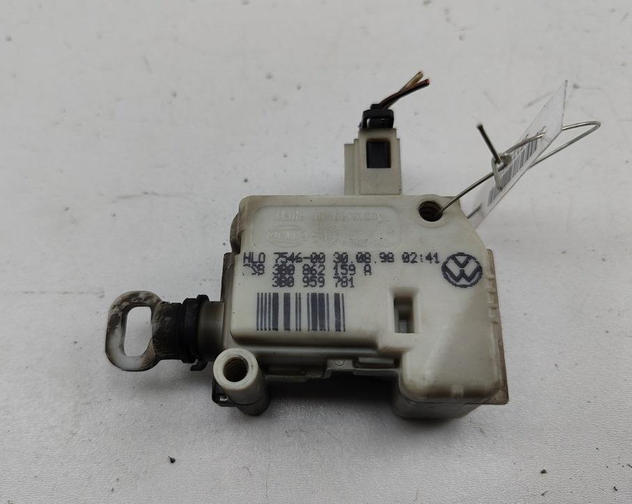 активатор замка багажника Audi A6 C5 1998, 1.9 л., дизель, МКПП, чёрный, седан, 3B0862159A