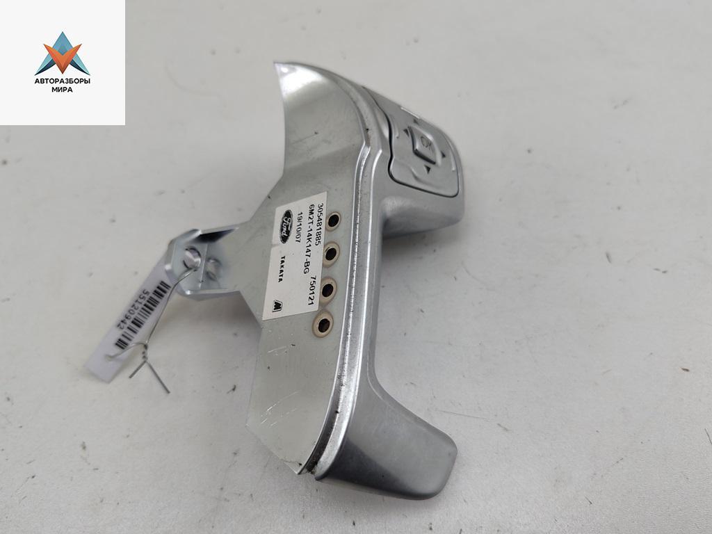 кнопки управления на руле Ford Mondeo 4 поколение 2007, 2.0 л., дизель, МКПП, серый, универсал, 6M2T14K147BG - фото №1