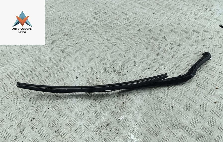 Щеткодержатель (поводок стеклоочистителя) передний Opel Insignia 1 поколение (A) 2009, 2.8 л., бензин, АКПП, серый, универсал - фото №1