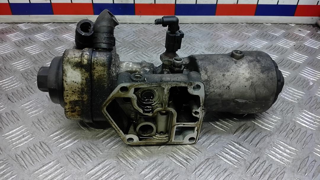 Корпус масляного фильтра дизельный Volkswagen Touran 1 поколение 2005, 1.9 л., дизель, МКПП, минивэн, 045115389J, 028117021L - фото №1