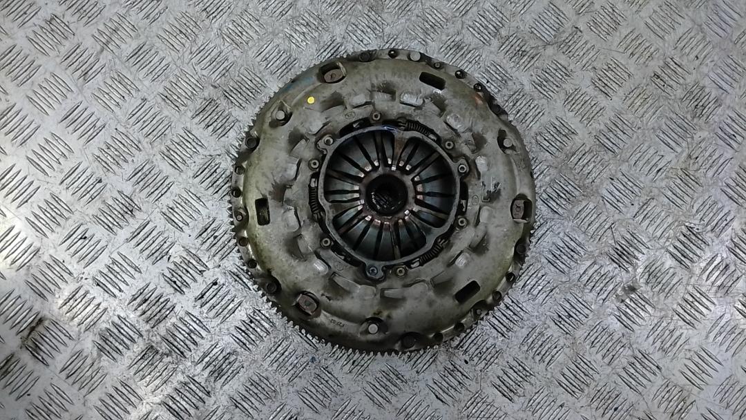 маховик Volkswagen Scirocco 3 поколение 2010, 2.0 л., дизель, МКПП, хетчбэк 5 дв. - фото №1