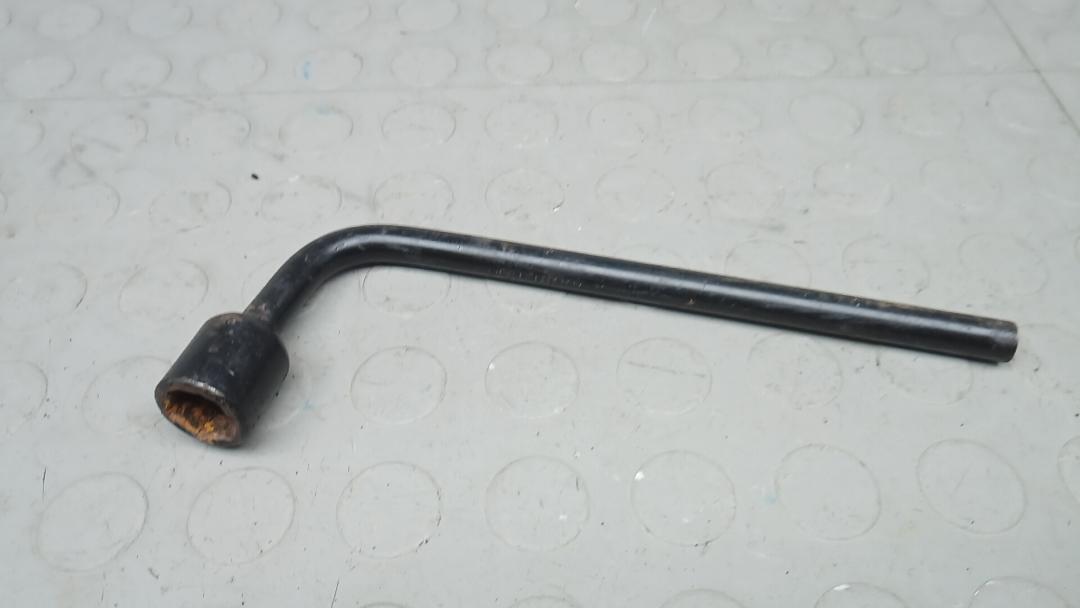 ключ колесный (балонный) Mercedes-Benz E-Класс W211/S211 2004, 3.2 л., D E320 CDI, дизель, АКПП, седан - фото №1