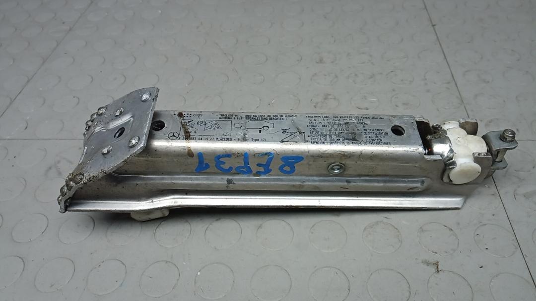 домкрат Mercedes-Benz C-Класс W204/S204 2009, 2.2 л., дизель, АКПП, седан - фото №1