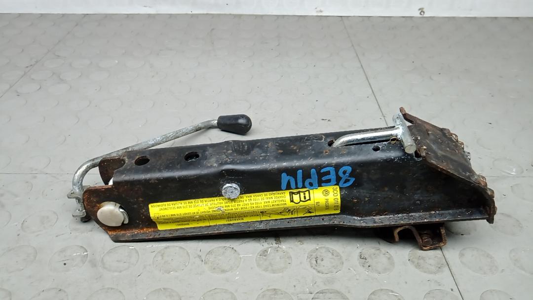 домкрат Volkswagen Passat B6 2007, 2.0 л., дизель, МКПП, седан, 3C0011031B - фото №1